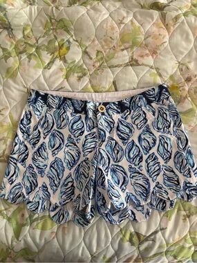 Lilly Pulitzer Buttercup Stretch Scallop Shorts in Drop In - Rare Retired Print